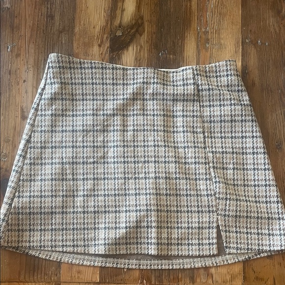 American Eagle Outfitters Black and Cream Mini Skirt - Picture 1 of 5